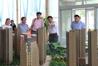 市民政局領導蒞臨興河灣考察指導智慧化社區(qū)建設工作